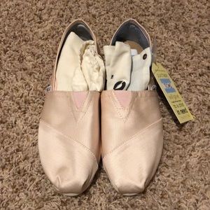 Brand New Toms. 8.5M